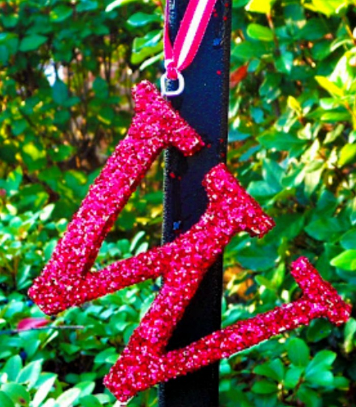 These glittered initial ornaments are such a simple gift idea. They look beautiful on a tree or as a gift topper.  Everyone loves a personalized gift and they will adore these monogrammed ornaments. See how at https://uncommondesignsonline.com/ 