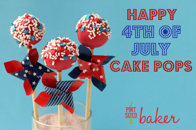 Celebrate the 4th of July with these adorable 4th of July Cake Pops! #fourthofjuly #cakepops #recipe