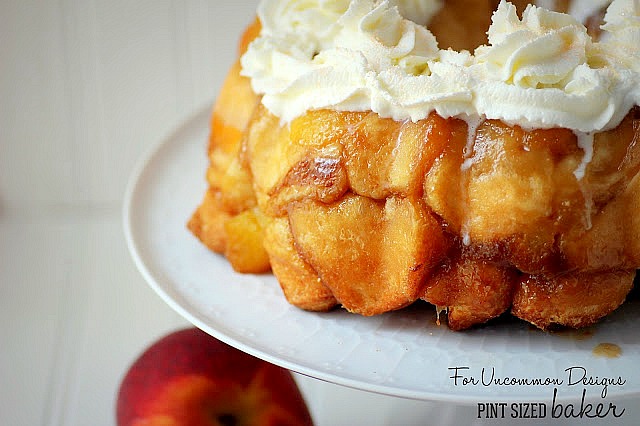 Serve up this amazing Peaches and Cream Monkey Bread for your next breakfast treat or even dessert. #peaches #recipe #monkeybread #breakfast