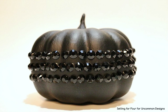 DIY_Black_jeweled_pumpkin