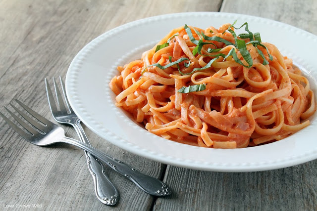 Pasta Recipe~ Pasta with Tomato Cream Sauce. A simple family dinner they will love.
