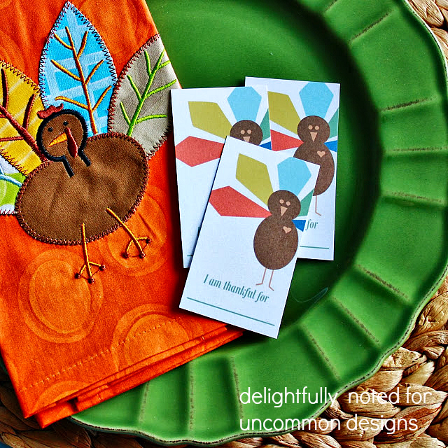 Download these adorable I am Thankful For Thanksgiving free printables fro the little kids and big to capture some memories. 