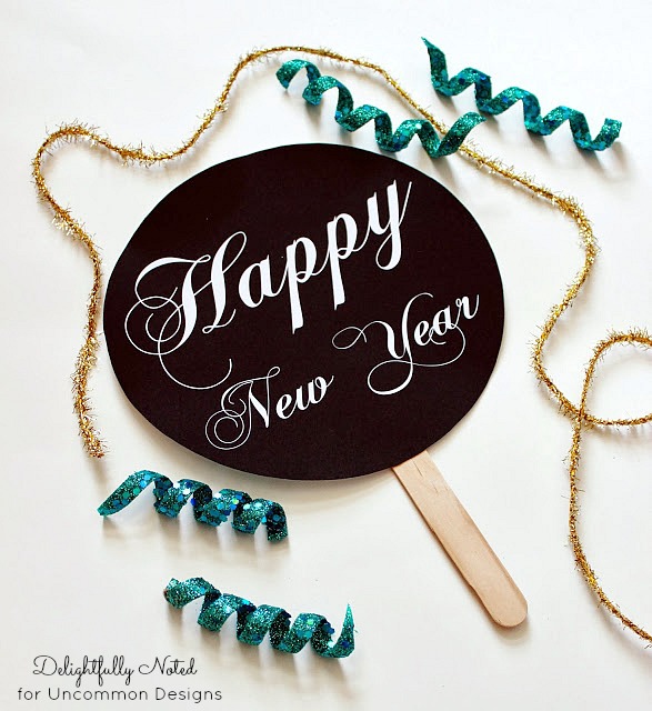 New Year's Eve Free Printable Photo Props perfect for your party! #NewYears #freeprintable