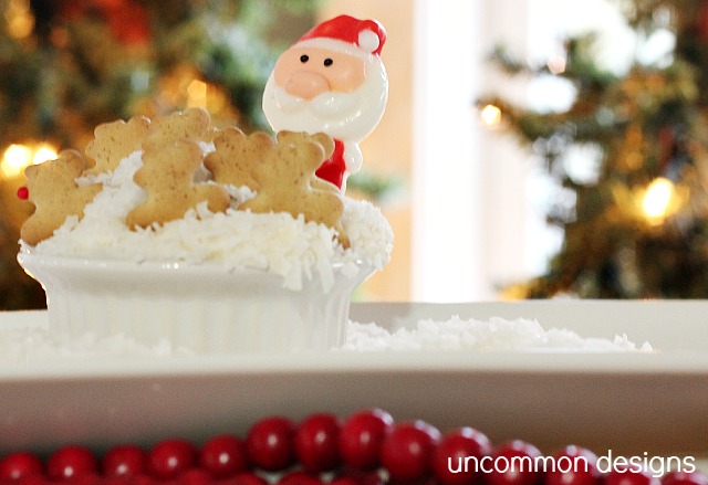 Sleigh Ride Christmas Cupcakes. Add a few graham cracker reindeer and a santa... you have the easiest Christmas cupcakes ever! Perfect for classroom parties and holiday gatherings! Via www.uncommondesignsonline.com