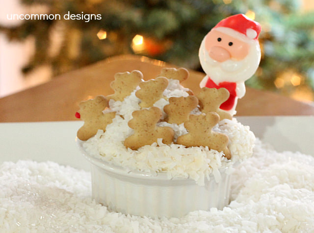  Cupcakes de Noël en traîneau. Ajoutez quelques rennes graham cracker et un père Noël... vous avez les cupcakes de Noël les plus faciles de tous les temps! Parfait pour les fêtes en classe et les rassemblements de vacances! Via www.ligne de conception peu commune.com 