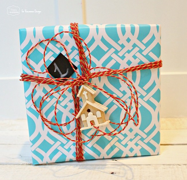 5 Fast and Fabulous Gift Wrap Ideas. Adorable and perfect for last minute gift wrapping. #christmas #giftwrap