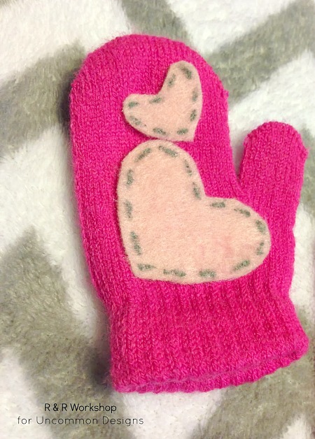 heart-appliqued-mittens-no-sew