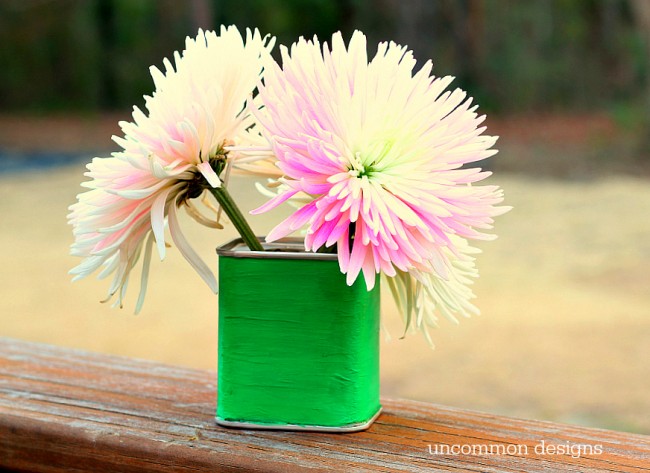 Make a vintage inspired vase out of a spice tin with Uncommon Designs