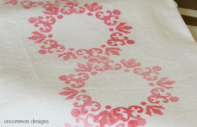 DIY Ombre' Floral Tea Towel using DecoArt Ink Effects #decoart #inkeffects #ombre #teatowel www.uncommondesignsonline.com