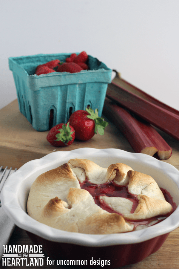 Strawberry Rhubarb Individual Pie Recipe... Some things are just too good to share! www.uncommondesignsonline.com #strawberryrecipes #pierecipes