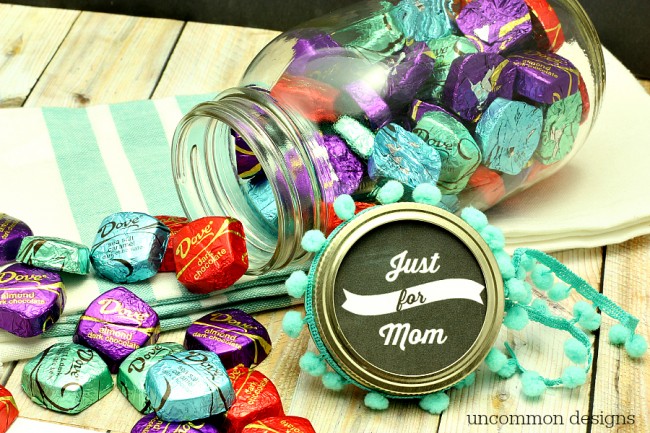 Free Mason Jar Printable for Mother's Day to Celebrate Mom with a treat just for her!  www.uncommondesignsonline.com