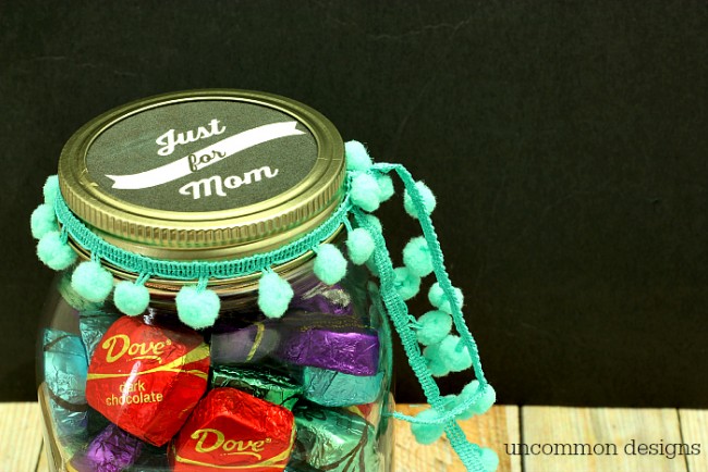 Free Mason Jar Printable for Mother's Day to Celebrate Mom with a treat just for her!  www.uncommondesignsonline.com