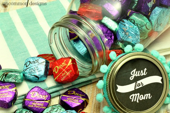 Free Mason Jar Printable for Mother's Day to Celebrate Mom with a treat just for her!  www.uncommondesignsonline.com
