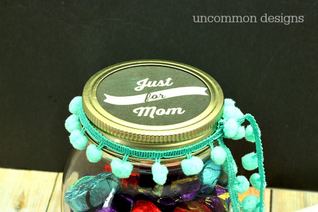 Free Mason Jar Printable for Mother's Day to Celebrate Mom with a treat just for her!  www.uncommondesignsonline.com