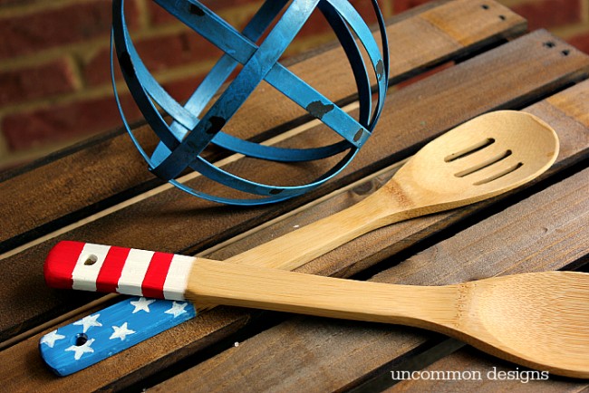 Painted Patriotic Serving Utensils add a quick bit of style to your Fourth of July table or buffet!  www.uncommondesignsonline.com