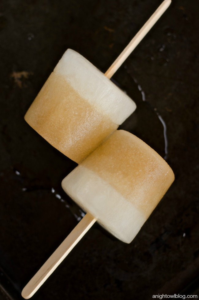 Arnold Palmer Popsicles... get refreshed with this cool and delicious recipe!  #OneCraftySummer