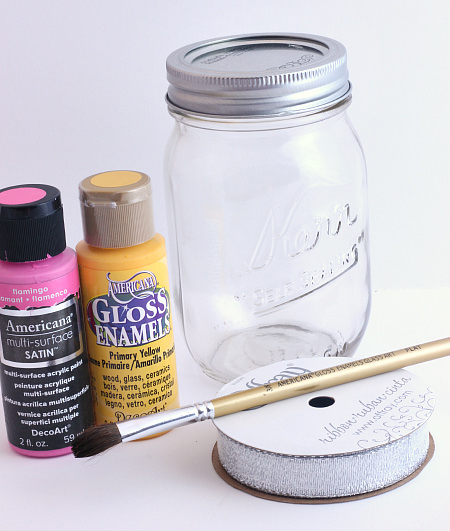 Give your favorite student or teacher a treat with this adorable painted back to school painted mason jar by Uncommon Designs! 