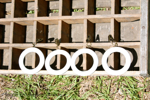 DIY Ring Toss Game... get your game on for your wedding, bbq, or backyard party!