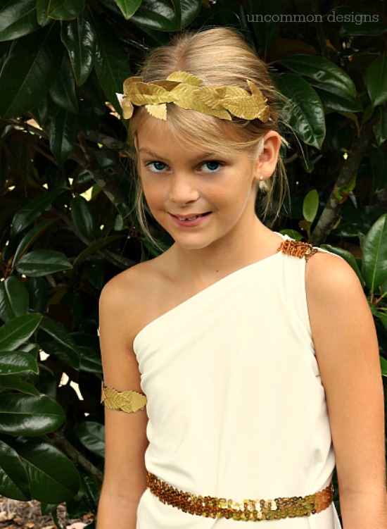 Make a Simple Greek Goddess Costume. This is such a beautiful handmade Halloween costume and can be made in no time! Uncommon Designs