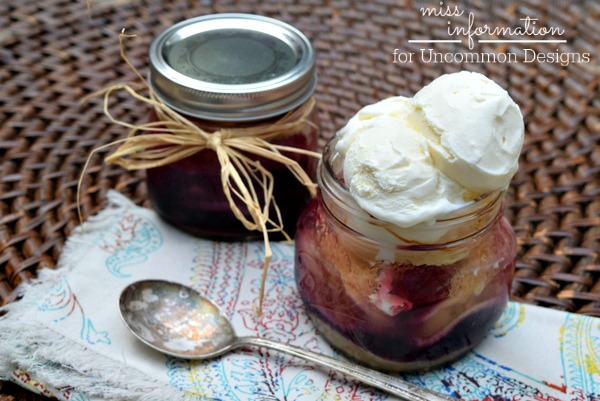 Make an apple blueberry layered pie in a jar!  Doesn't everyone deserve their very own treat?!  Uncommon Designs