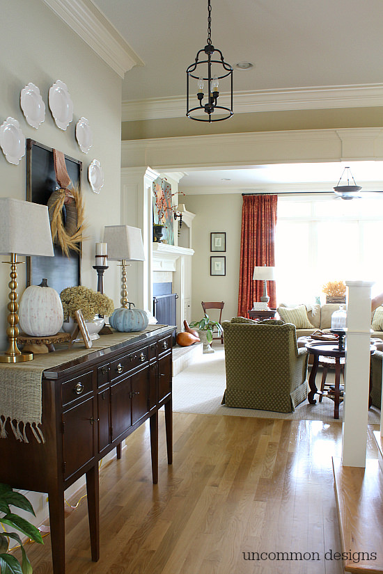 Take a little peek inside my home! We are sharing our Fall Home tour with you. #findingfallhometour