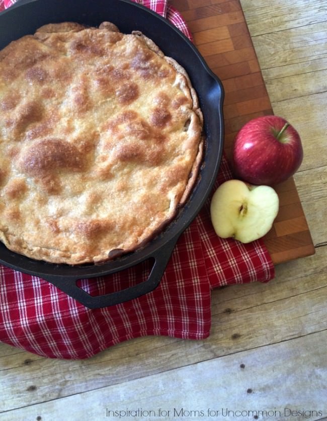 Make an Easy Skillet Apple Pie... this Fall dessert recipe is amazing!  ~ Uncommon Designs 