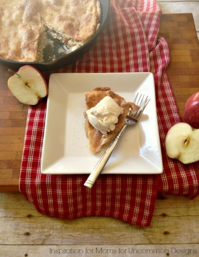 Make an Easy Skillet Apple Pie... this Fall dessert recipe is amazing!  ~ Uncommon Designs 