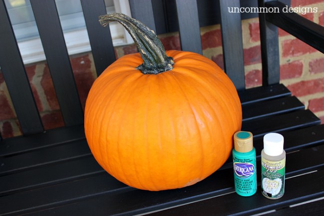 How to Make a Monogrammed Pumpkin... the Easy Way with Uncommon Designs #GlitteredPumpkin #Pumpkin Decorating