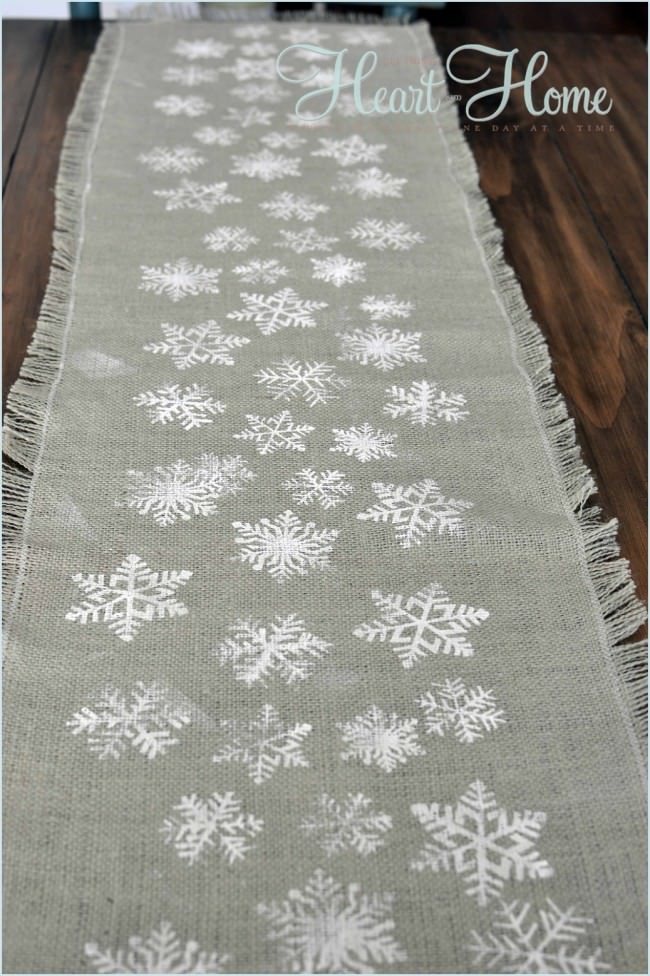 burlap-snowflake-table-runner