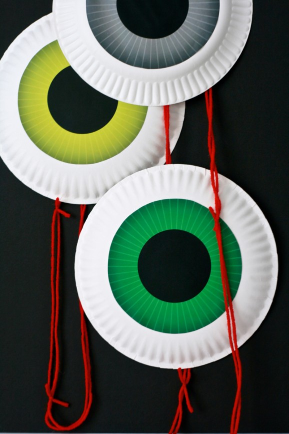 Halloween Eyeball Garland by Paging Supermom