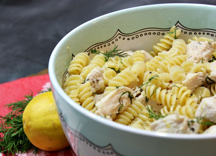 Easy One Pan Greek Chicken Pasta Recipe... perfect for busy families and great for weeknight meals and for busy families. See the full recipe at https://uncommondesignsonline.com/ #GreekRecipes #WeeknightMeals #EasyDinners