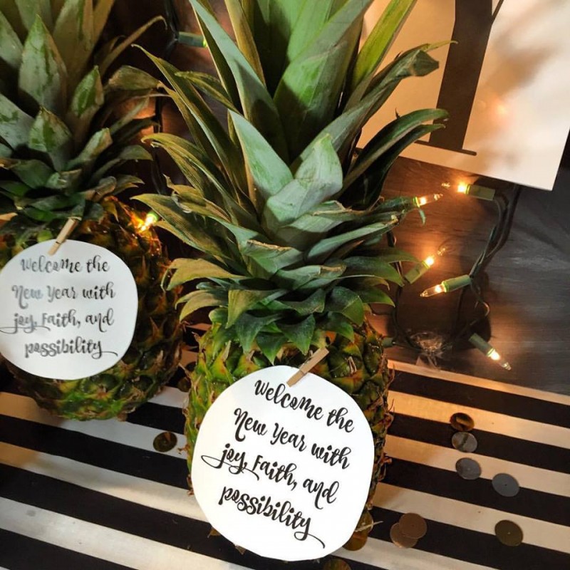 Free Printable New Years Gift Tags.  Welcome the new year with this great gift attached to a pineapple! See more at https://uncommondesignsonline.com/ 