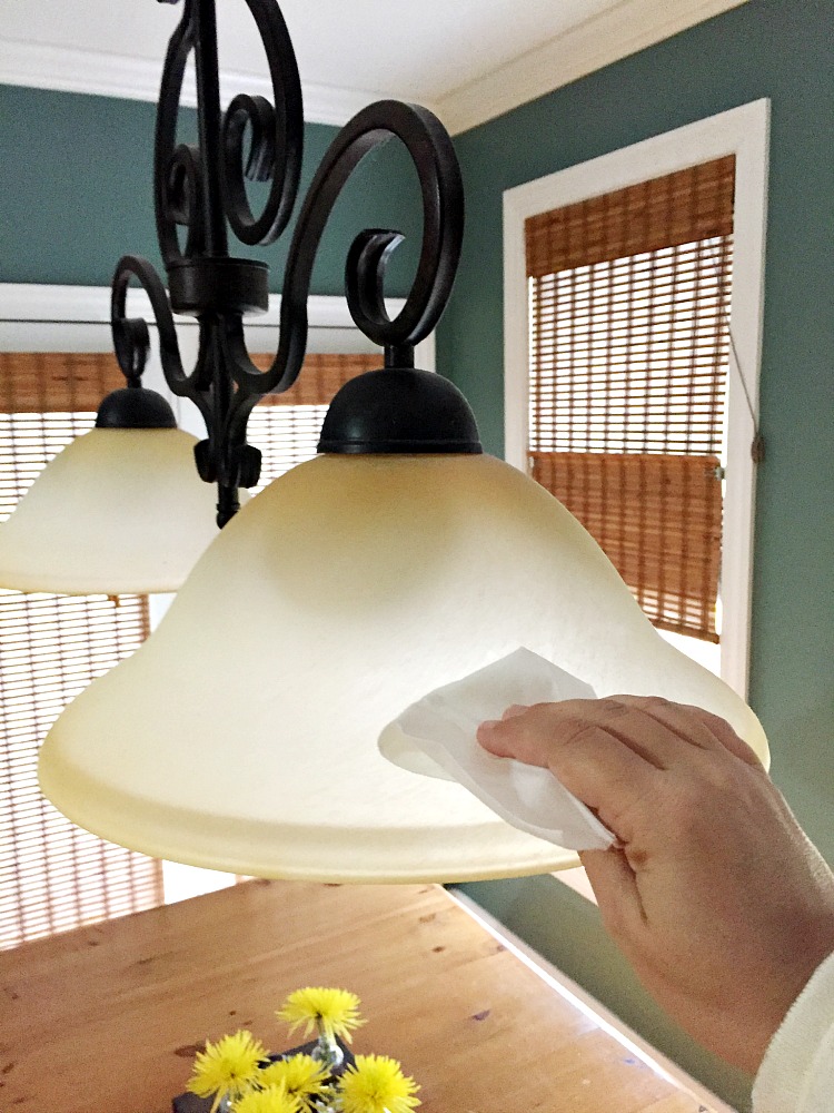 Cleaning light Fixture