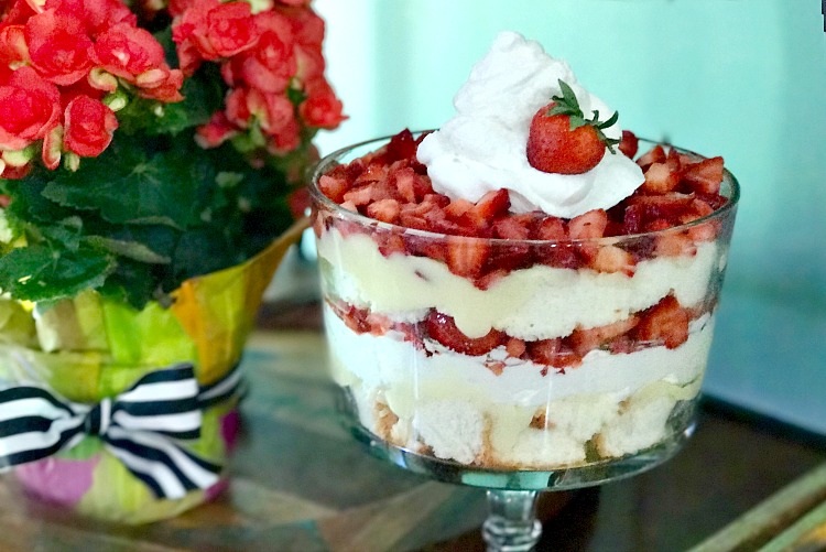 A simple, but oh-so delicious strawberry shortcake trifle recipe. Dessert has never been so good! 