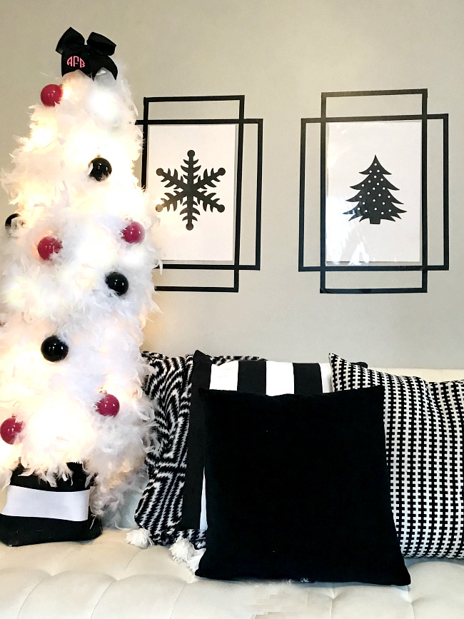 Create your own holiday wall art with washi tape wall frames! 