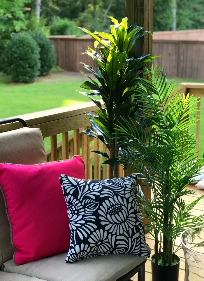A Nearly Natural Vibrant Summer Porch 