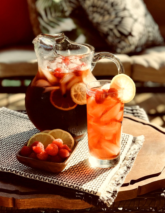 Who is ready for a little summer refreshment? This sugar-free raspberry sweet tea recipe is going to become your go-to summer drink of choice. The whole family will love it! #ad #collectivebias #ToraniEndlessSummer