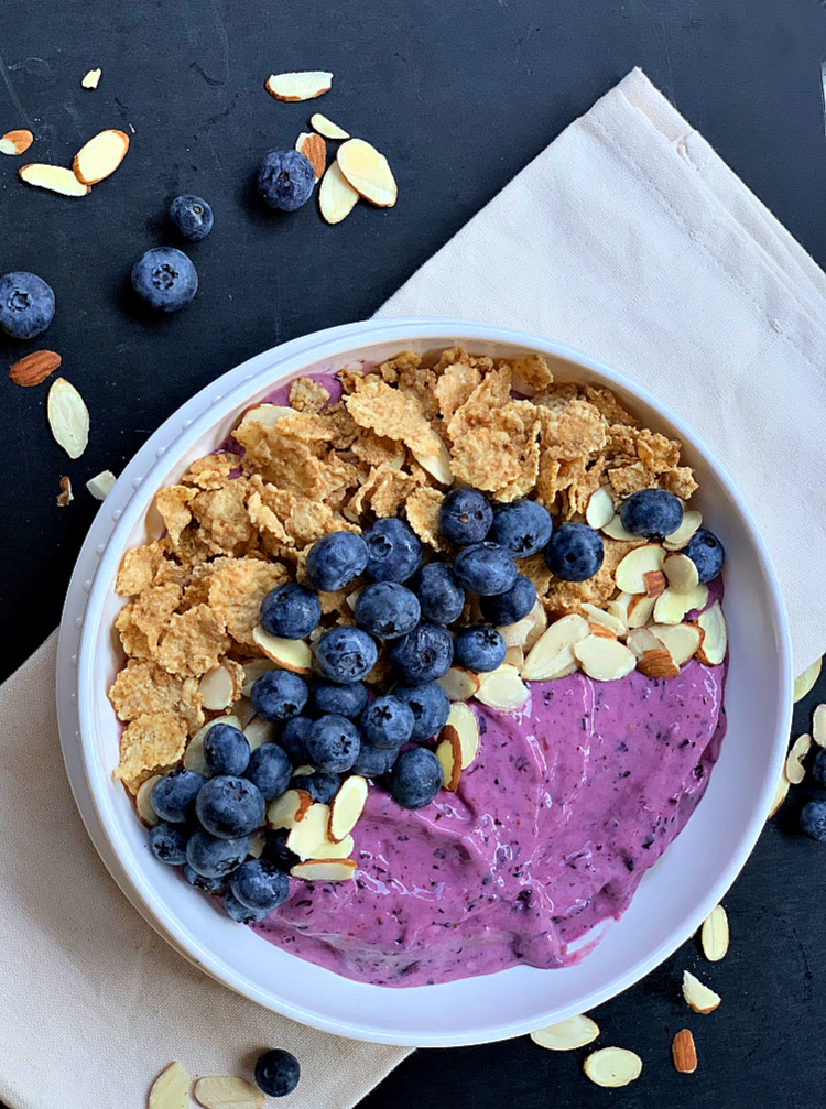 Blueberry Vanilla Almond Smoothie Bowl