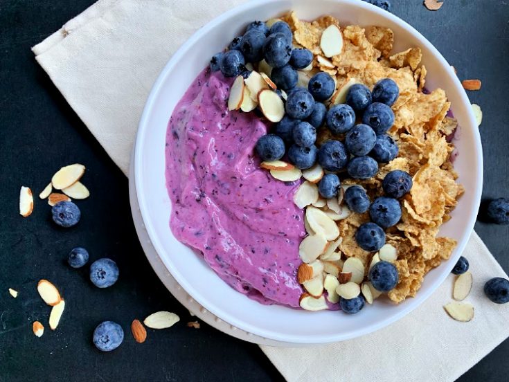 Blueberry & Vanilla Almond Smoothie Bowl